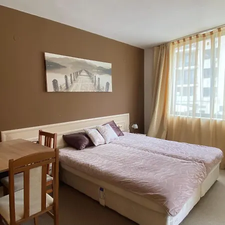 Avalon D202 Private Sunny アパート